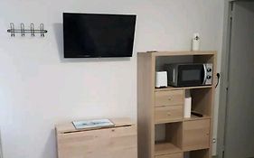 Studio refait à neuf.